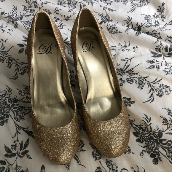 Modcloth Light & Shining Ardor Gold Sparkle Pump - Picture 3 of 8